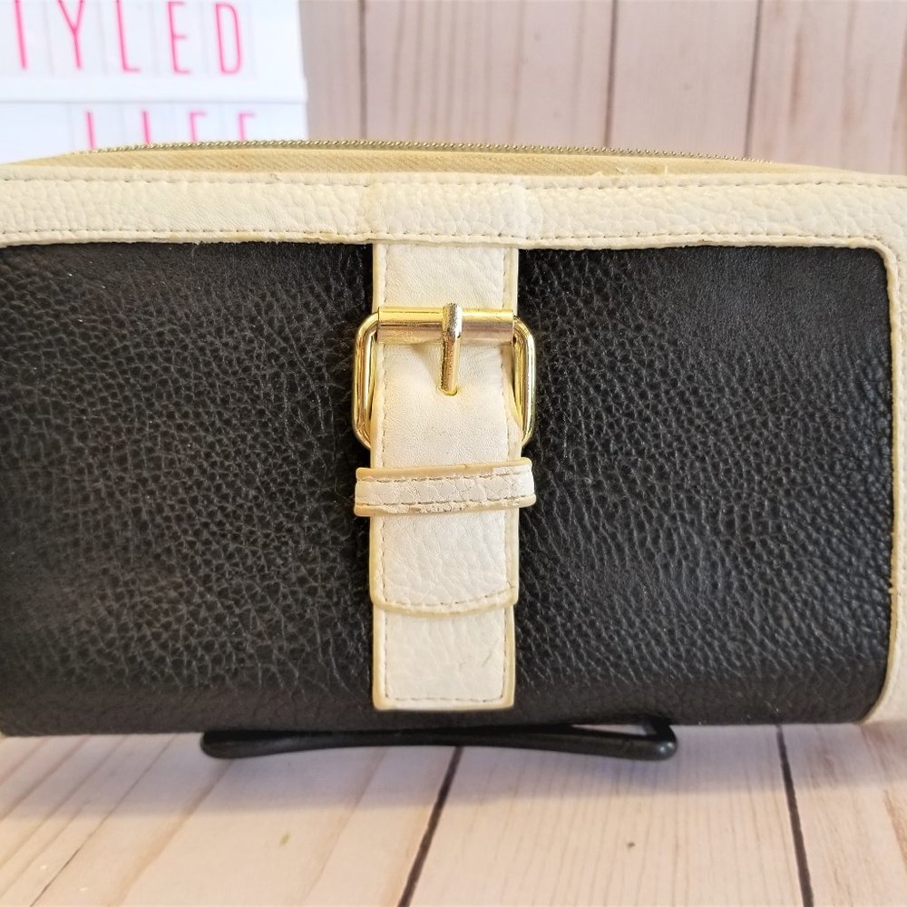 Steve Madden Black White Border Zip Around Wallet